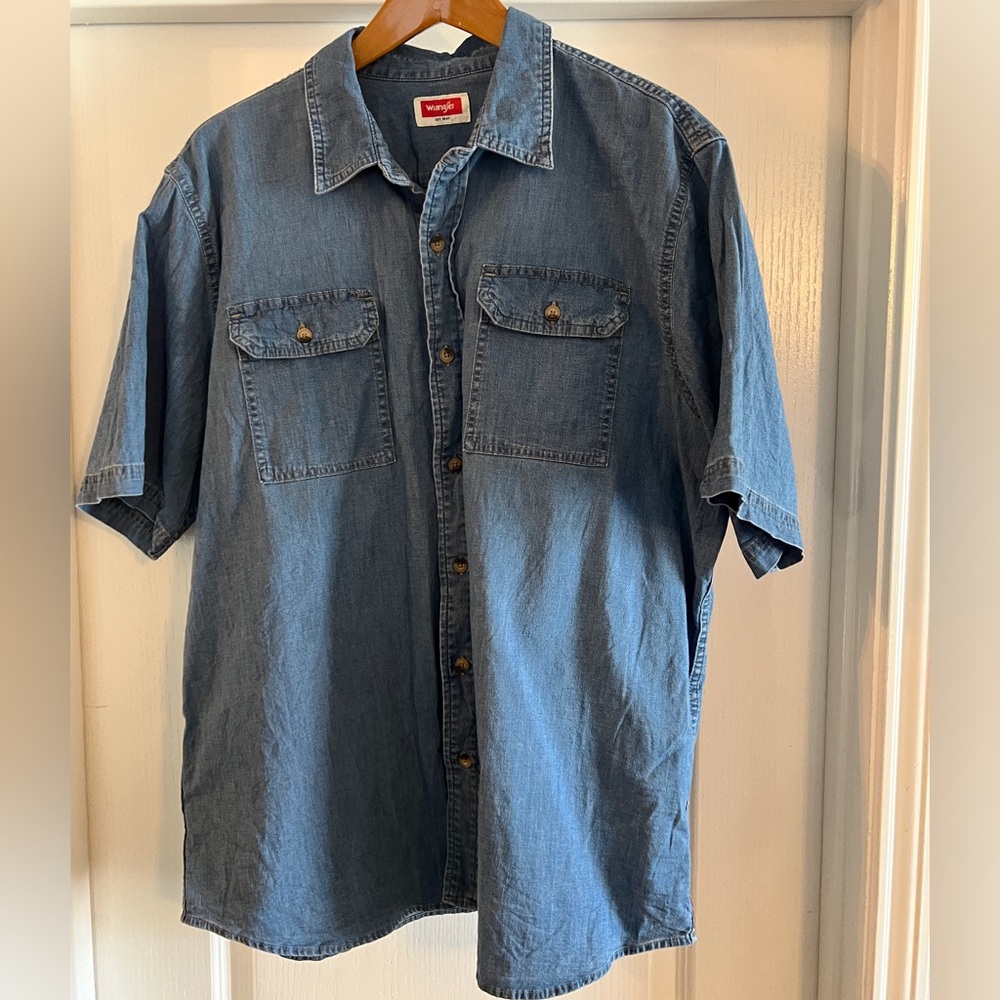 Wrangler denim button down shirt size XL